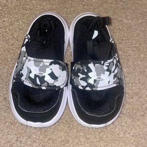 Under armour toddler boys sneakers size 7k